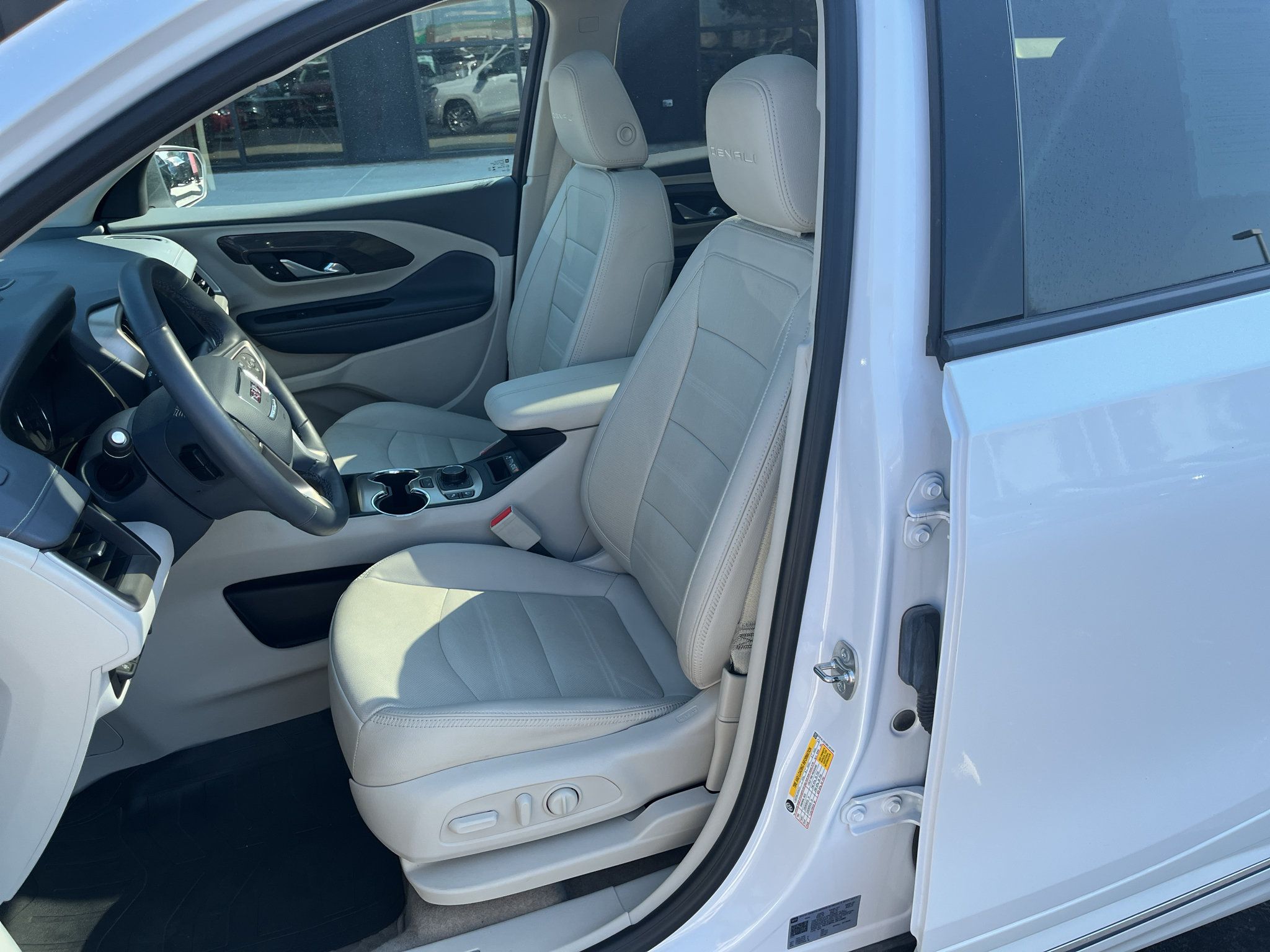 Used 2024 GMC Terrain Denali w/ Denali Premium Package AWD/4WD image 35