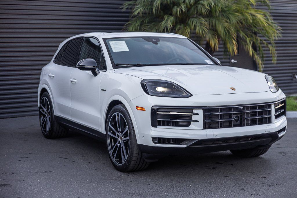 Certified 2025 Porsche Cayenne E-Hybrid AWD/4WD image 6