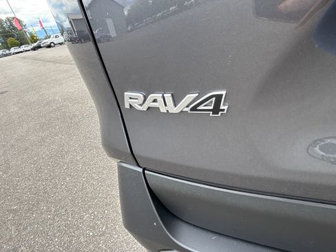 Used 2025 Toyota RAV4 XLE FWD image 39