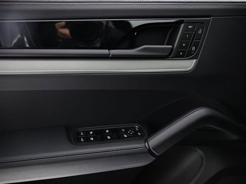 New 2026 Porsche Cayenne image 18