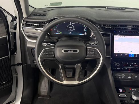 Used 2023 Jeep Grand Cherokee 4WD 4xe w/ Luxury Tech Group II image 13