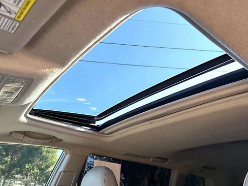 Used 2013 Toyota Highlander SE image 10