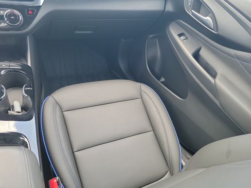 Used 2025 Buick Envista Sport Touring w/ Convenience I Package FWD image 18