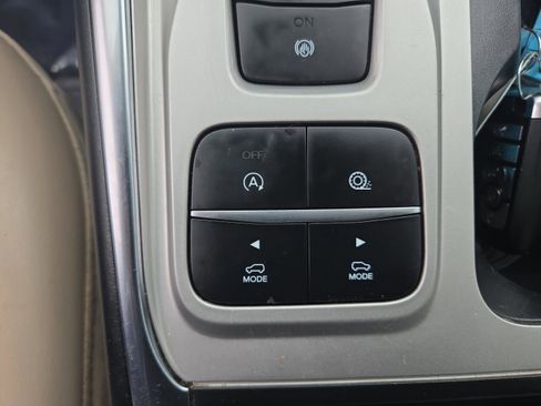 Used 2021 Ford Explorer XLT w/ Equipment Group 202A image 16