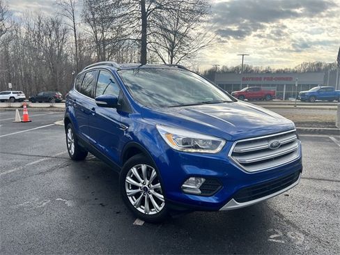 Used 2018 Ford Escape Titanium image 2