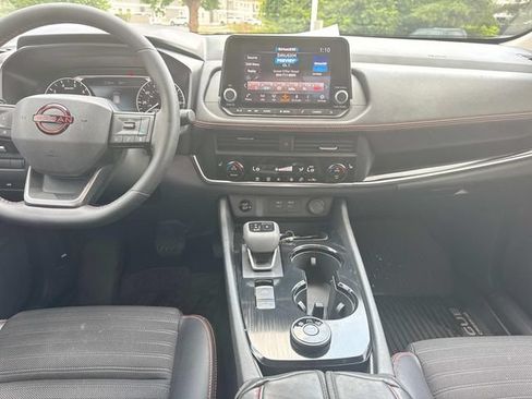 Used 2025 Nissan Rogue SV AWD/4WD image 21