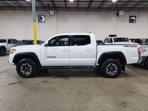 Used 2022 Toyota Tacoma TRD Off-Road AWD/4WD image 7