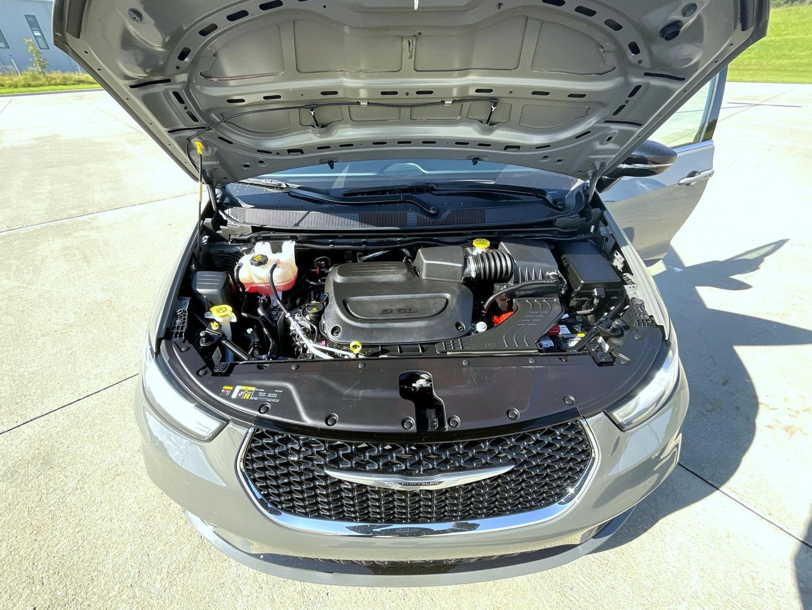 Used 2025 Chrysler Pacifica Select FWD image 26