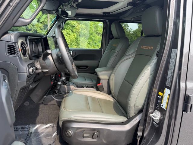 Used 2024 Jeep Gladiator Mojave AWD/4WD image 10