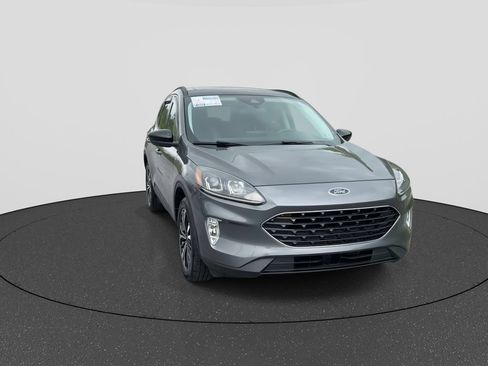 Used 2021 Ford Escape SE w/ SE Sport Appearance Package AWD/4WD image 9