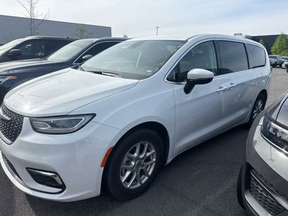 Used 2023 Chrysler Pacifica Touring-L