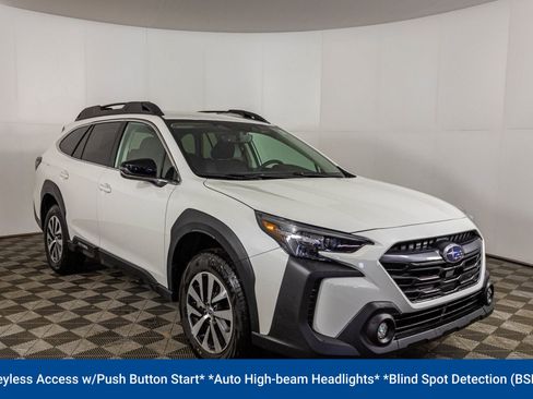 Used 2025 Subaru Outback Premium image 10