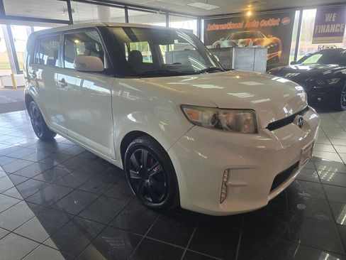 Used 2014 Scion xB image 3