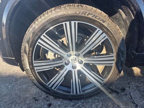 Used 2024 Volvo XC90 B6 Ultimate w/ Protection Package Premier image 21