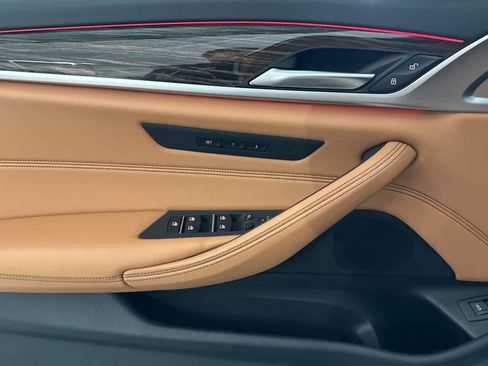 Used 2023 BMW 530i 530i w/ Convenience Package image 12