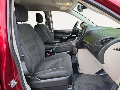 Used 2019 Dodge Grand Caravan SE FWD image 15