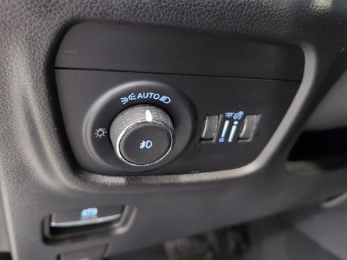 Used 2023 Jeep Grand Cherokee Limited w/ Luxury Tech Group II image 17