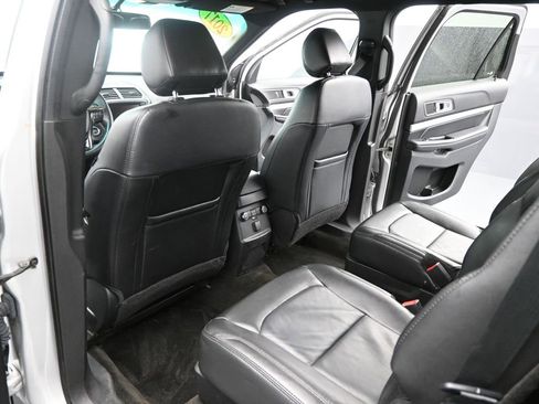 Used 2017 Ford Explorer XLT w/ Equipment Group 202A image 15
