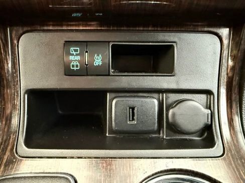 Used 2016 Chevrolet Traverse LT image 35
