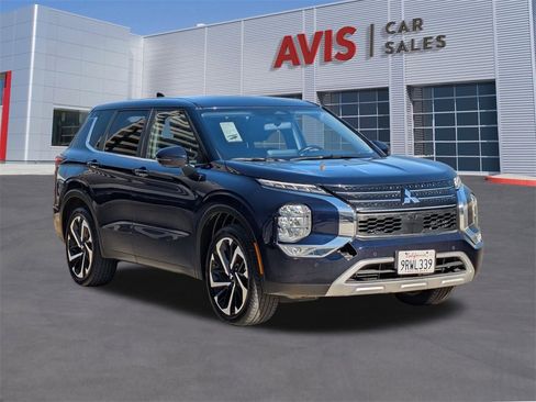 Used 2024 Mitsubishi Outlander SE image 3