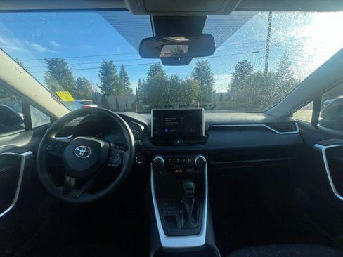 Used 2025 Toyota RAV4 XLE image 35