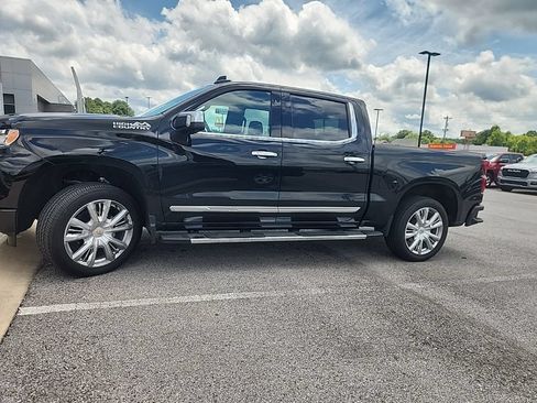 Used 2024 Chevrolet Silverado 1500 High Country w/ High Country Premium Package AWD/4WD image 1
