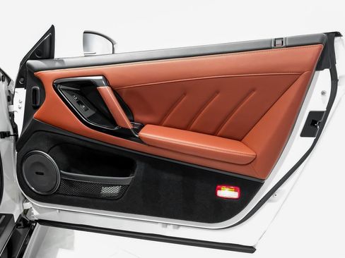 Used 2021 Nissan GT-R Premium image 37