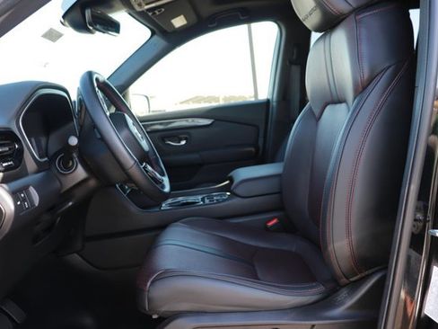 Certified 2025 Honda Pilot Black Edition image 12
