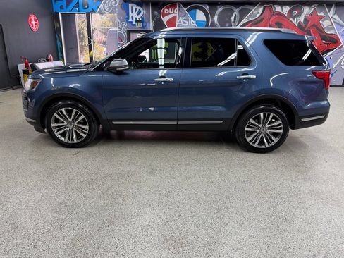 Used 2019 Ford Explorer Platinum AWD/4WD image 2