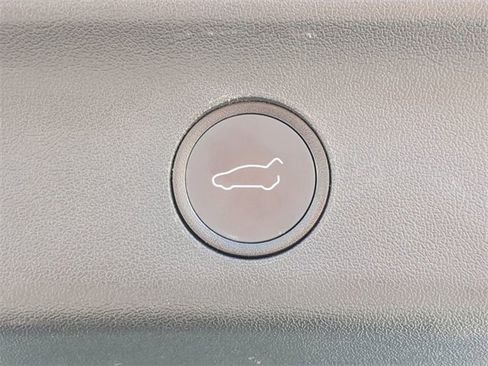 Used 2022 Tesla Model Y Performance image 15