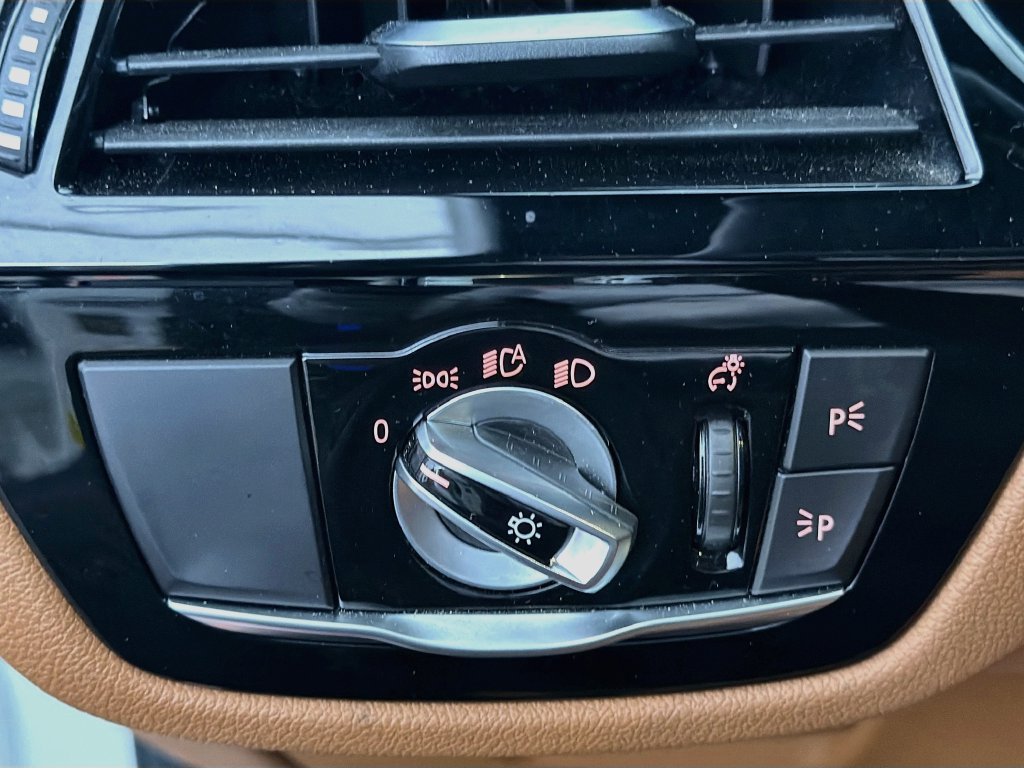 Used 2019 BMW 540i w/ Convenience Package RWD image 36