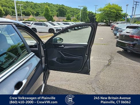 Certified 2024 Volkswagen Jetta SE FWD image 40