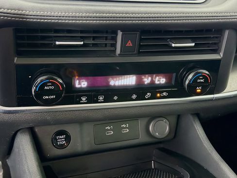 Used 2024 Nissan Rogue SV FWD image 19