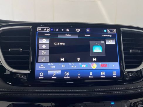 Used 2023 Chrysler Pacifica Limited FWD image 64