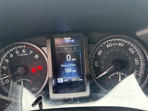 Used 2023 Toyota Tacoma TRD Sport w/ Technology Package image 9