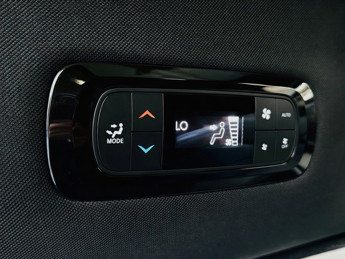 Used 2020 Chrysler Pacifica Limited w/ Advanced Safetytec Group FWD image 18