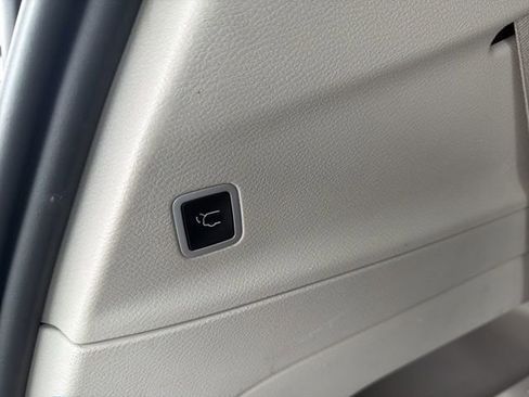 Used 2024 Chrysler Pacifica Touring-L image 31