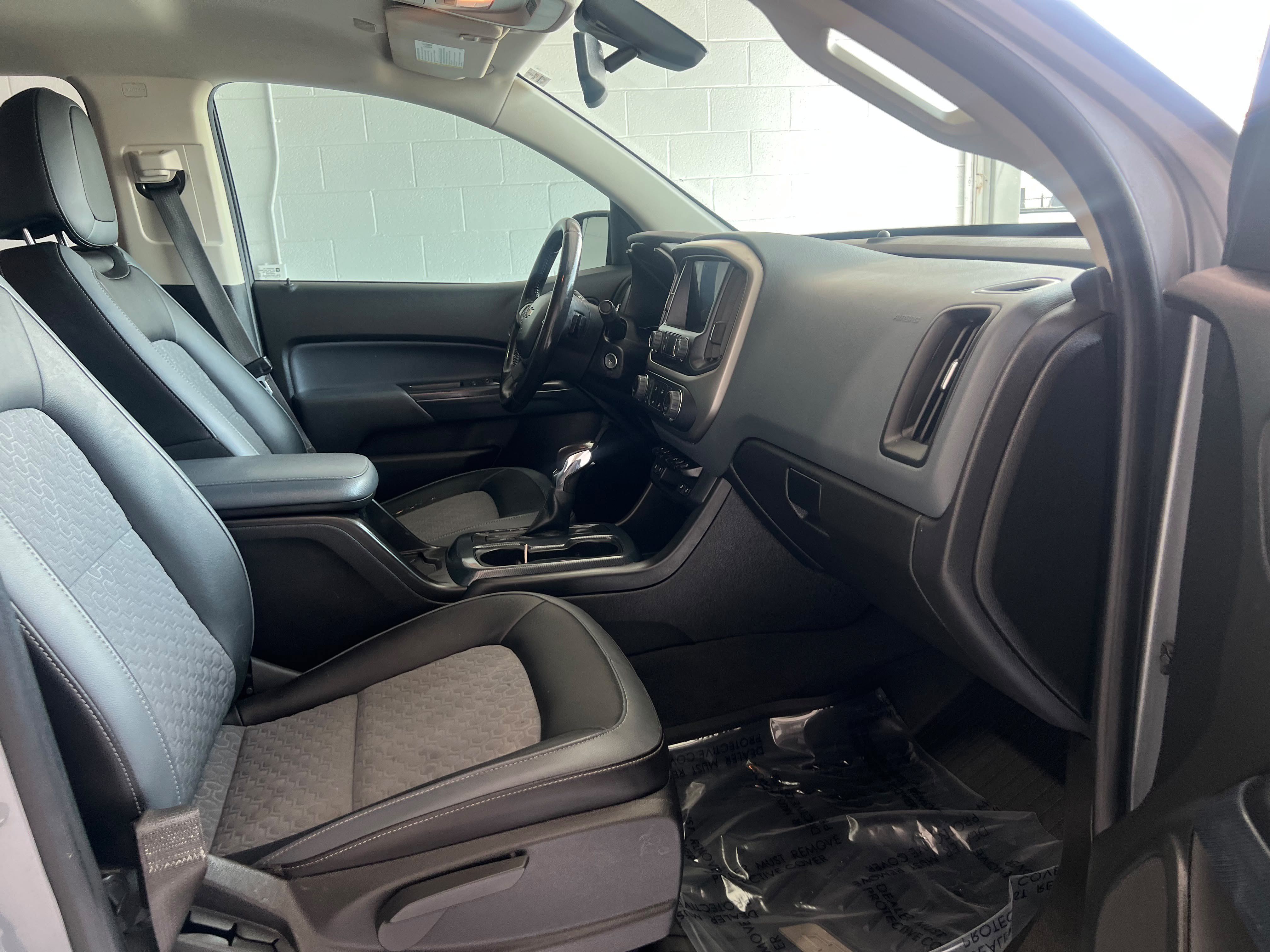 Used 2022 Chevrolet Colorado Z71 AWD/4WD image 14