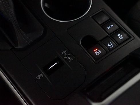 Used 2023 Toyota Highlander L FWD image 23