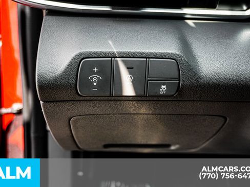 Used 2025 Hyundai Elantra SE image 34