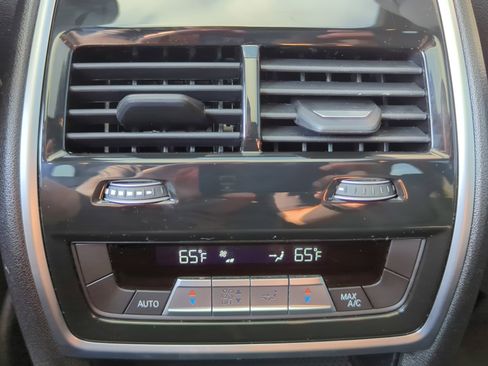 Used 2022 BMW X5 xDrive40i w/ Premium Package image 29