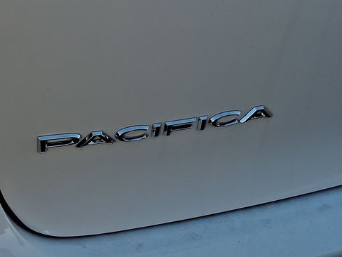 New 2027 Chrysler Pacifica Select FWD image 5