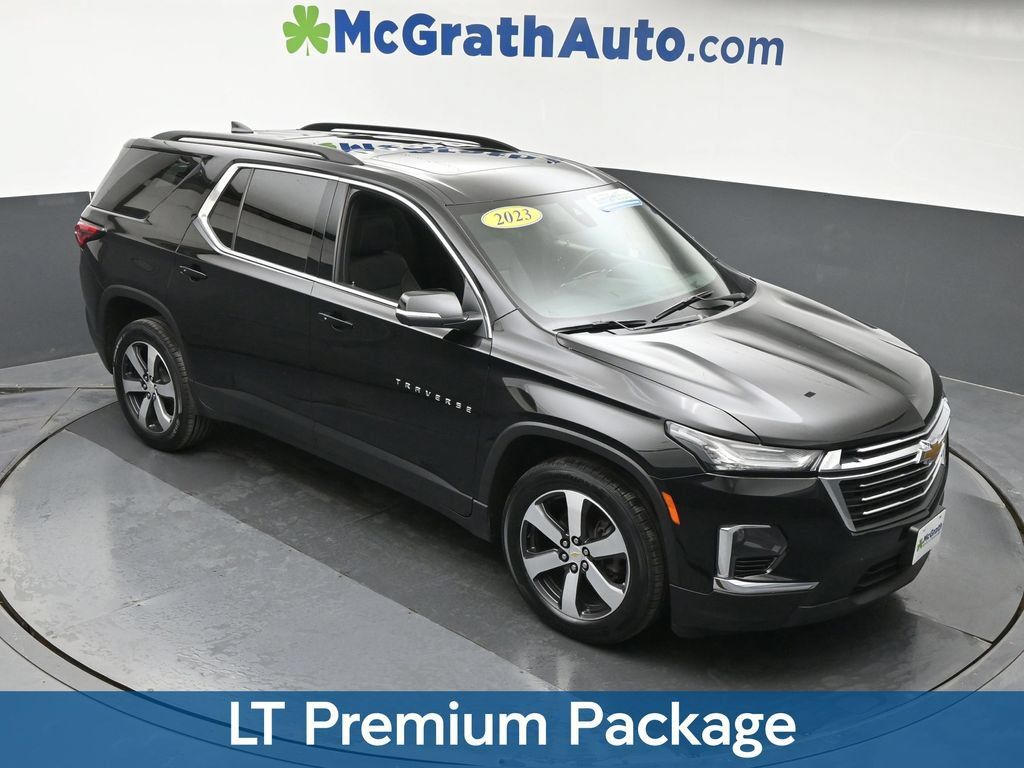 Used 2023 Chevrolet Traverse LT w/ LT Premium Package AWD/4WD image 3