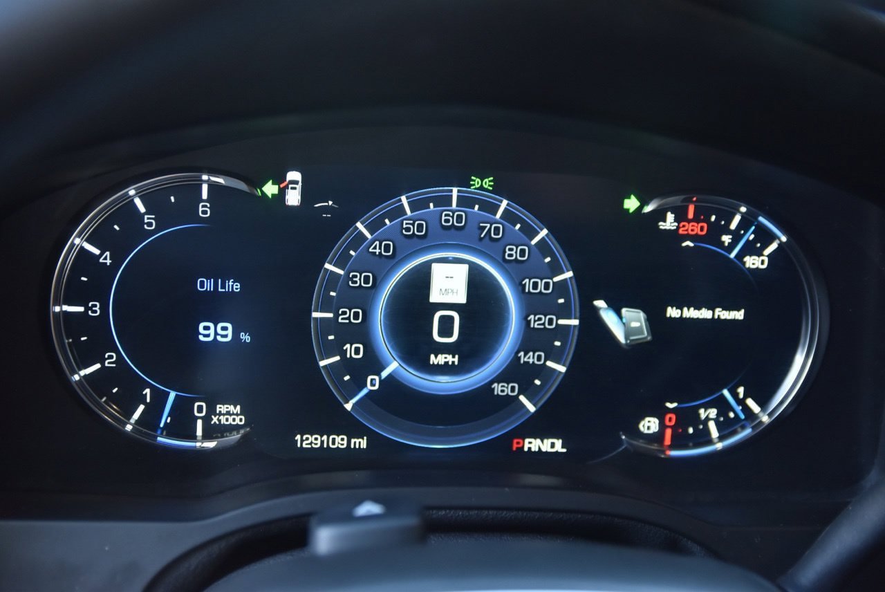 Used 2019 Cadillac Escalade Premium Luxury w/ Escalade Sport Edition AWD/4WD image 27