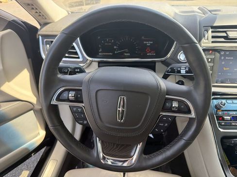 Used 2019 Lincoln Continental Reserve image 21