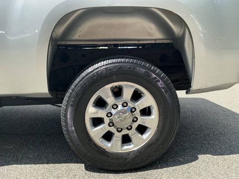 Used 2014 GMC Sierra 2500 SLE w/ SLE Preferred Package AWD/4WD image 9