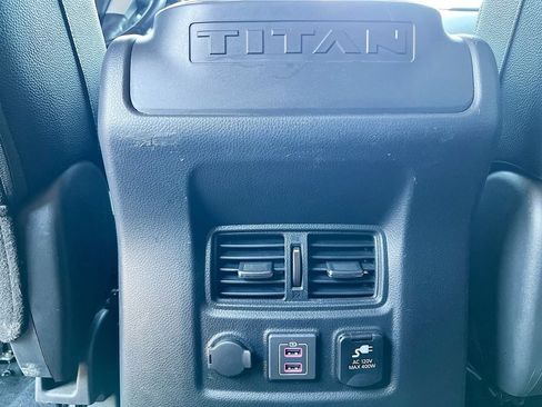 Used 2020 Nissan Titan SL w/ Moonroof Package RWD image 27