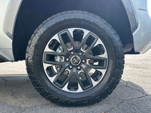 Used 2024 Toyota Tundra Limited AWD/4WD image 13
