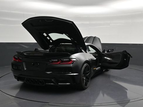 Used 2025 Chevrolet Corvette Z06 RWD image 37
