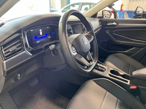 Used 2023 Volkswagen Jetta SE w/ Panoramic Sunroof Package image 23